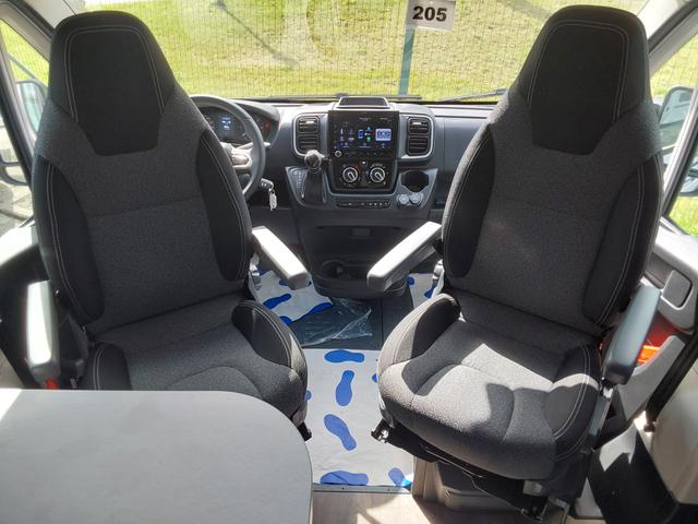 Carado CV 640 140PS Peugeot AUT/NAV/KAM/MARKISE 