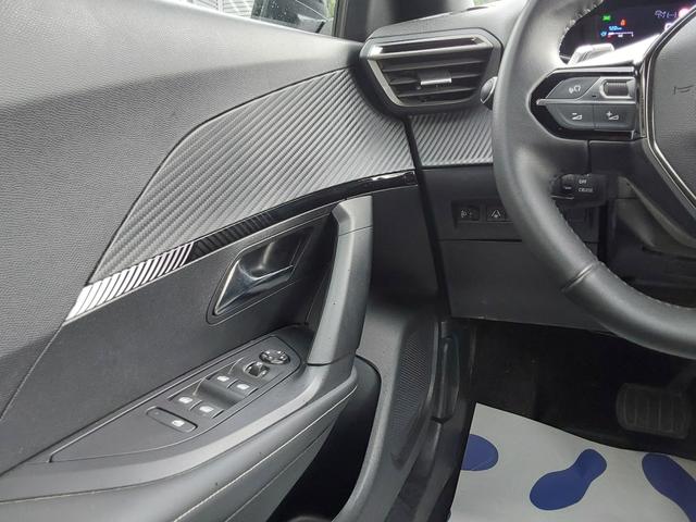 Peugeot 2008 1.2 PureTech 130 Allure ACC/APP/LED/SHZ/PDC/KAM 