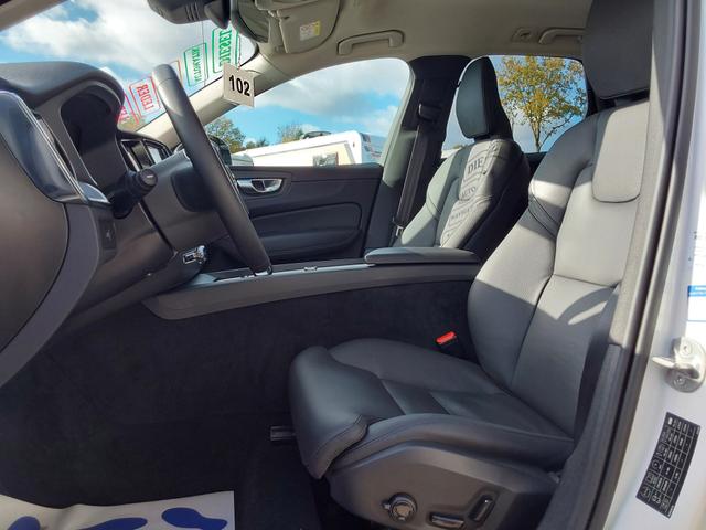 Volvo XC60 B4 D AWD Plus Dark AHK/ACC/LED/SHZ/PDC/NAV/KAM 