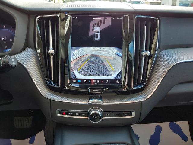 Volvo XC60 B4 D AWD Plus Dark AHK/ACC/LED/SHZ/PDC/NAV/KAM 