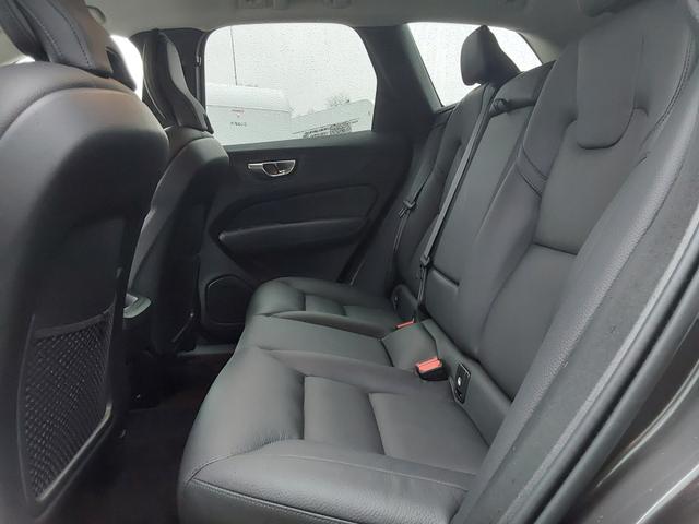 Volvo XC60 B4 D AWD Plus Dark AHK/ACC/LED/SHZ/PDC/NAV/KAM 