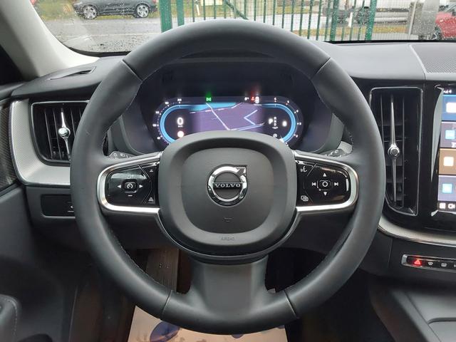 Volvo XC60 B4 D AWD Plus Dark AHK/ACC/LED/SHZ/PDC/NAV/KAM 