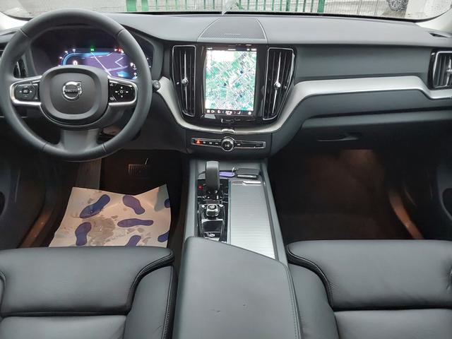 Volvo XC60 B4 D AWD Plus Dark AHK/ACC/LED/SHZ/PDC/NAV/KAM 