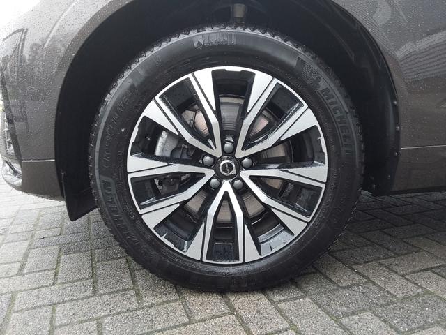 Volvo XC60 B4 D AWD Plus Dark AHK/ACC/LED/SHZ/PDC/NAV/KAM 