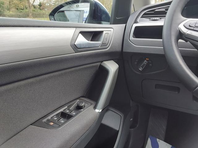 Volkswagen Touran 1.5 TSI DSG Comfortline ACC/SHZ/LED/PDC/KAM/NAV 