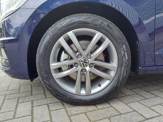 Volkswagen Touran 1.5 TSI DSG Comfortline ACC/SHZ/LED/PDC/KAM/NAV 