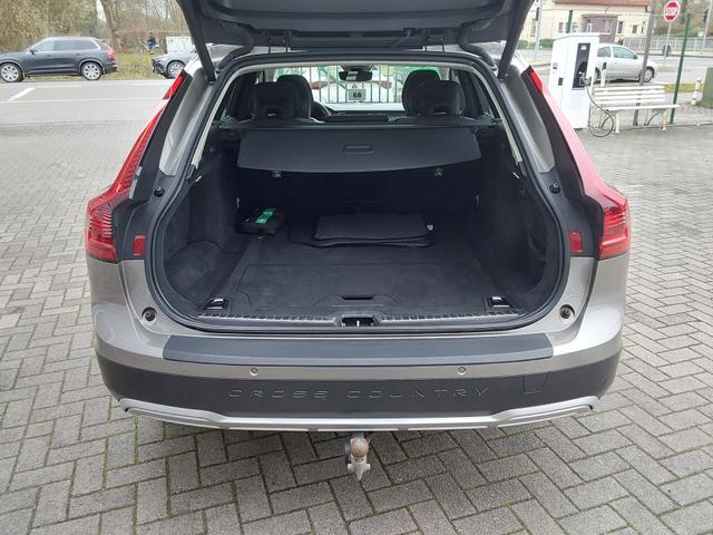 Volvo V90 Cross Country B5 D Pro AWD AHK/ACC/SHZ/PDC/KAM/PANO 