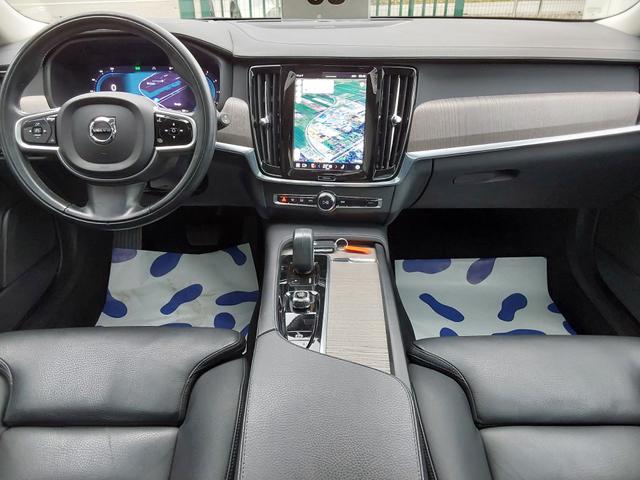 Volvo V90 Cross Country B5 D Pro AWD AHK/ACC/SHZ/PDC/KAM/PANO 