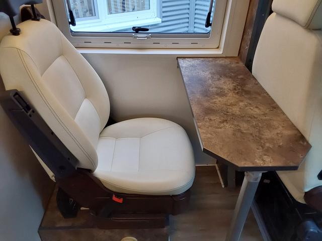 Peugeot Boxer 3.0 HDi Camper Ausbau AHK/SOLAR/MARKISE 