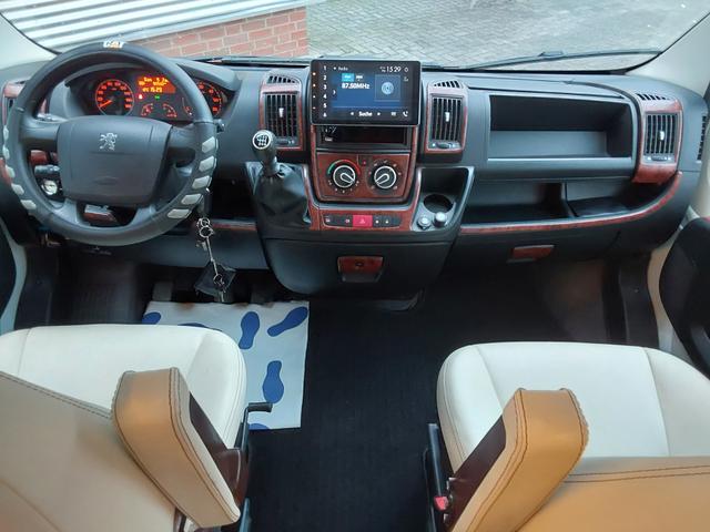 Peugeot Boxer 3.0 HDi Camper Ausbau AHK/SOLAR/MARKISE 
