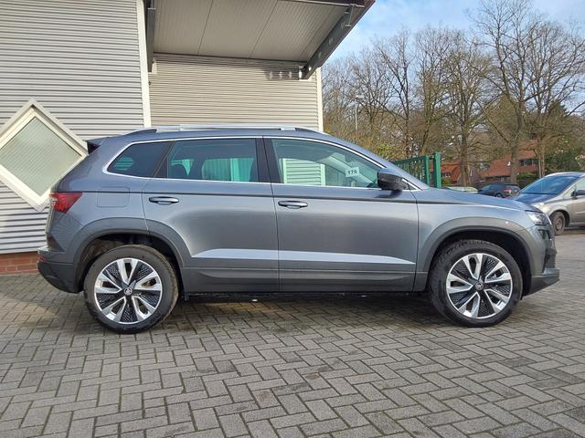 Skoda Karoq 1.5 TSI DSG Selection AHK/ACC/SHZ/LED/PDC 