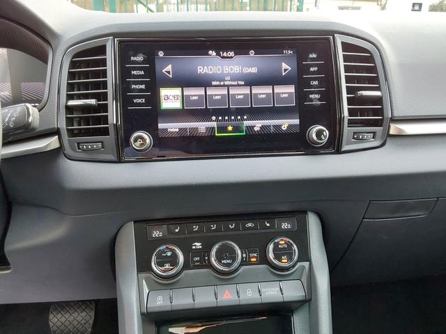 Skoda Karoq 1.5 TSI DSG Selection AHK/ACC/SHZ/LED/PDC 