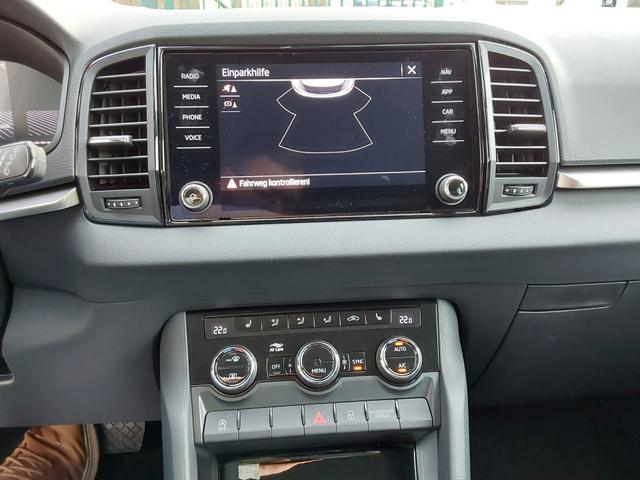 Skoda Karoq 1.5 TSI DSG Selection AHK/ACC/SHZ/LED/PDC 