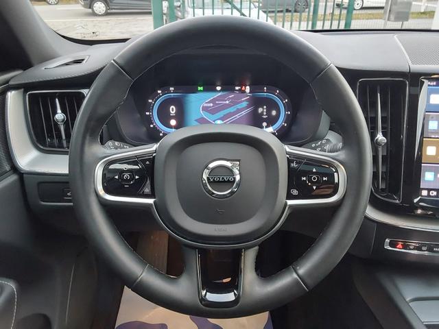 Volvo XC60 B4 D AWD Ultimate Dark AHK/ACC/LED/SHZ/PANO 