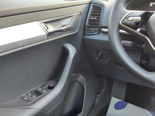 Skoda Karoq 1.5 TSI DSG Selection AHK/ACC/SHZ/LED/PDC 