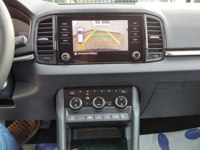 Skoda Karoq 1.5 TSI DSG Selection AHK/ACC/SHZ/LED/PDC/KAM 