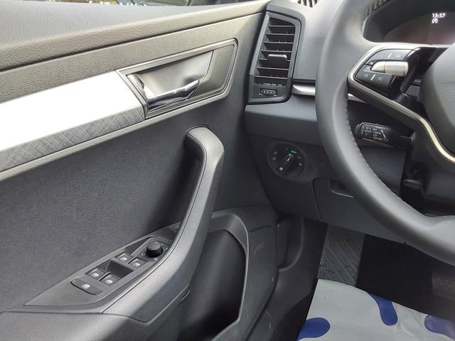 Skoda Karoq 1.5 TSI DSG Selection AHK/ACC/SHZ/LED/PDC/KAM 
