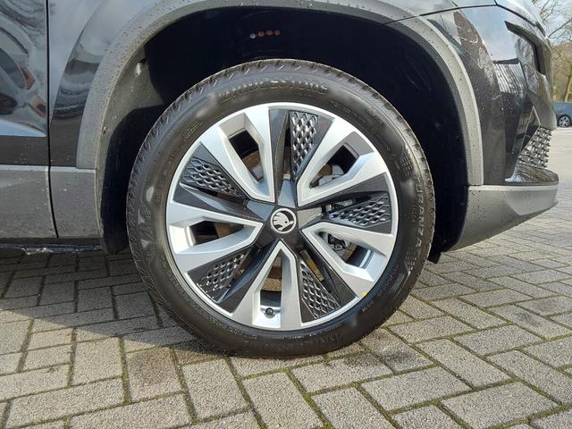 Skoda Karoq 1.5 TSI DSG Selection AHK/ACC/SHZ/LED/PDC/KAM 