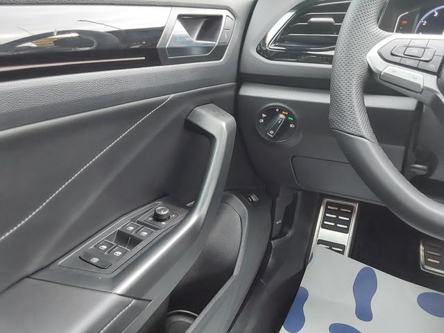 Volkswagen T-Roc 1.5 TSI DSG R-Line Black Style ACC/SHZ/PDC/KAM/PANO 