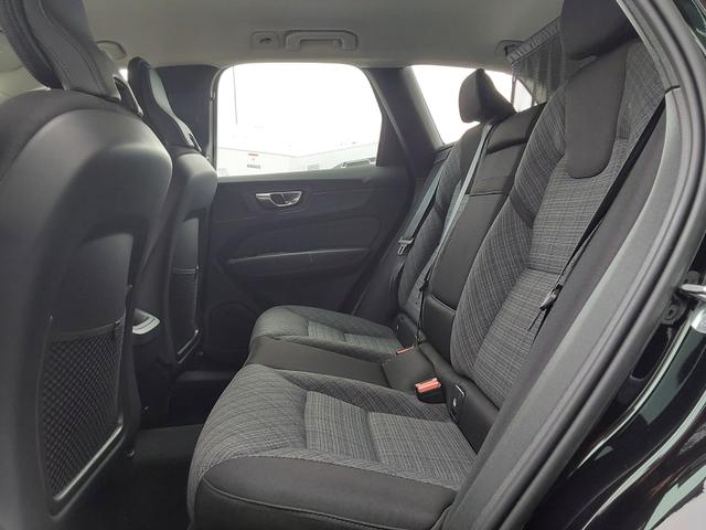 Volvo XC60 B4 D AWD AHK/ACC/SHZ/LED/PDC/KAM/NAV 