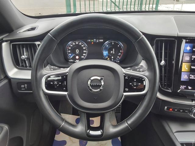 Volvo XC60 B5 D AWD R-Design AHK/ACC/SHZ/NAV/PDC/KAM 