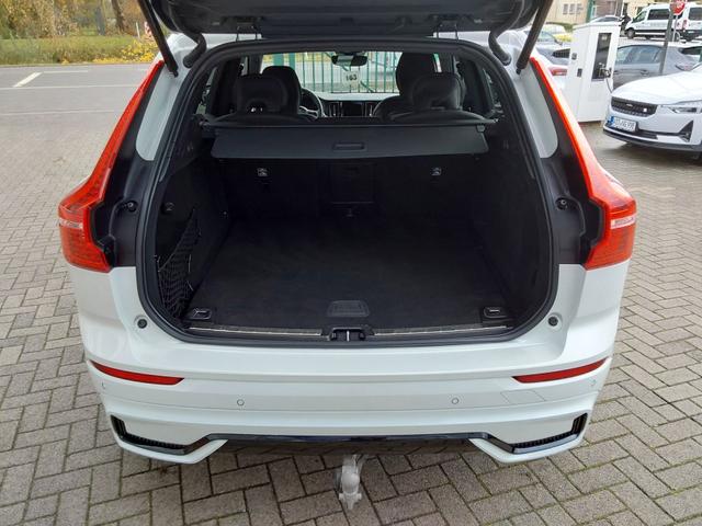 Volvo XC60 B4 D AWD Plus Dark AHK/ACC/LED/SHZ/PDC/NAV/KAM 