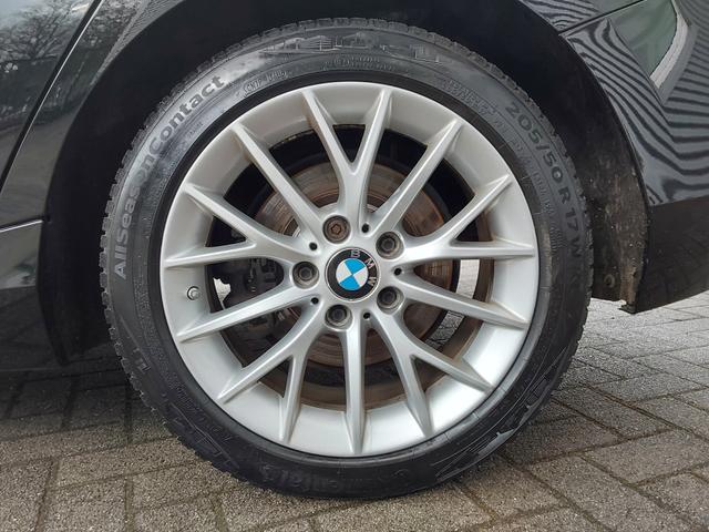 BMW 1er 120d Advantage AHK/ACC/SHZ/PDC/KAM/NAV 
