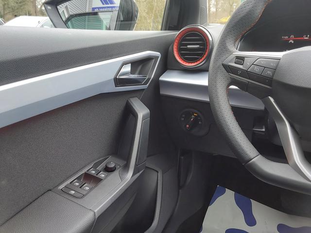 SEAT Ibiza 1.0 TSI DSG FR ACC/APP/LED/PDC/KAM/SHZ 