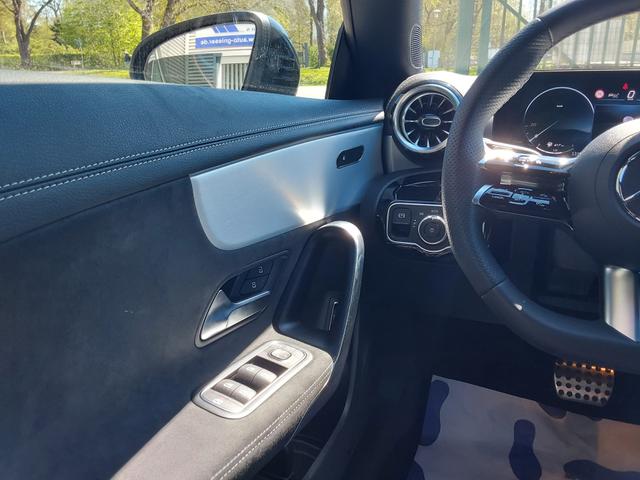 Mercedes-Benz CLA Shooting Brake 200d Special Edition AHK/ACC/SHZ/LED/PDC/KAM/NAV 