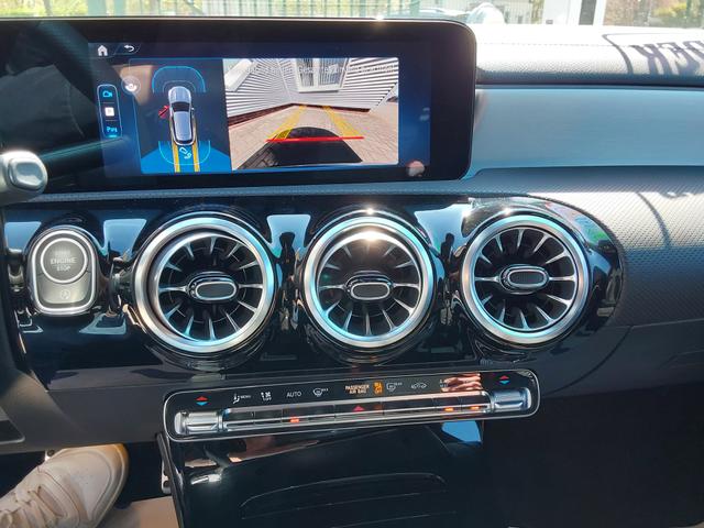 Mercedes-Benz CLA Shooting Brake 200d Special Edition AHK/ACC/SHZ/LED/PDC/KAM/NAV 