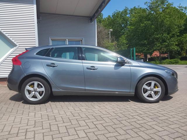 Volvo V40 D3 Momentum ACC/SHZ/PDC/NAV/XENON 