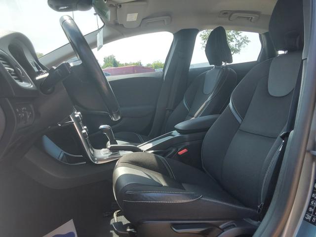 Volvo V40 D3 Momentum ACC/SHZ/PDC/NAV/XENON 