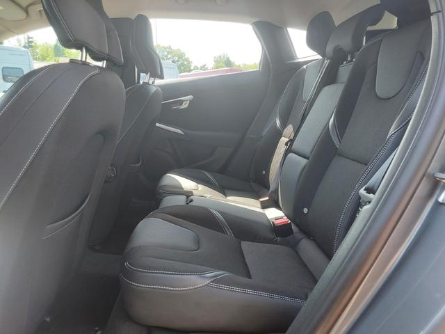 Volvo V40 D3 Momentum ACC/SHZ/PDC/NAV/XENON 