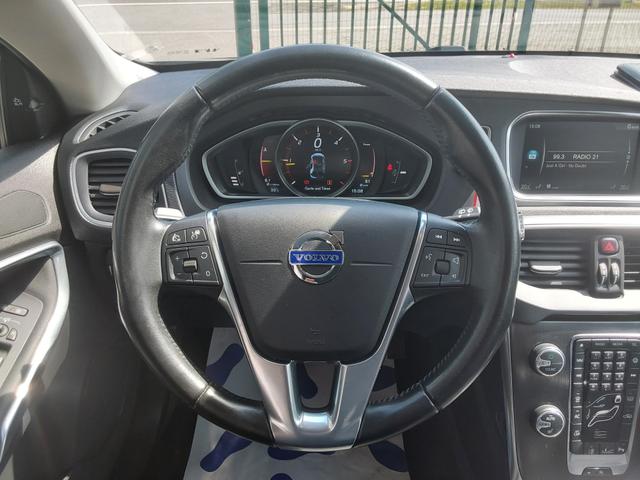 Volvo V40 D3 Momentum ACC/SHZ/PDC/NAV/XENON 