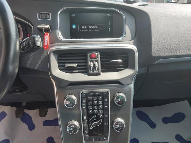 Volvo V40 D3 Momentum ACC/SHZ/PDC/NAV/XENON 
