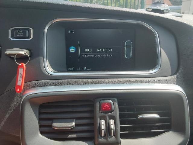 Volvo V40 D3 Momentum ACC/SHZ/PDC/NAV/XENON 