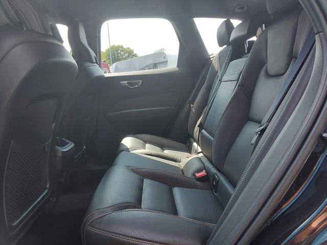 Volvo XC60 B5 D AWD R-Design AHK/ACC/SHZ/NAV/PDC/KAM 