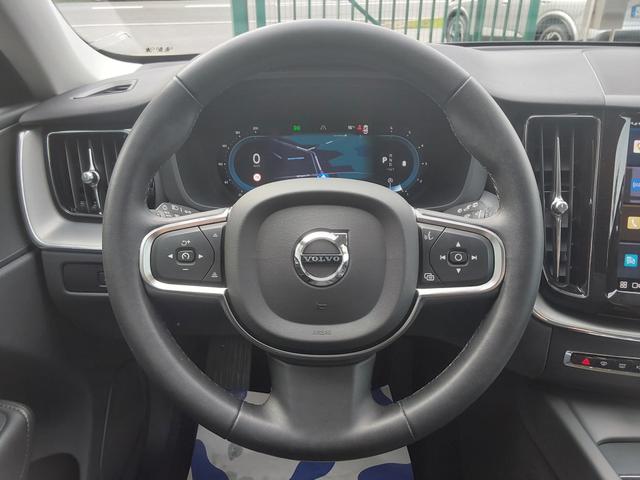 Volvo XC60 B4 D AWD AHK/ACC/SHZ/LED/PDC/KAM/NAV 
