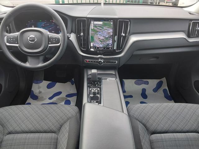 Volvo XC60 B4 D AWD AHK/ACC/SHZ/LED/PDC/KAM/NAV 