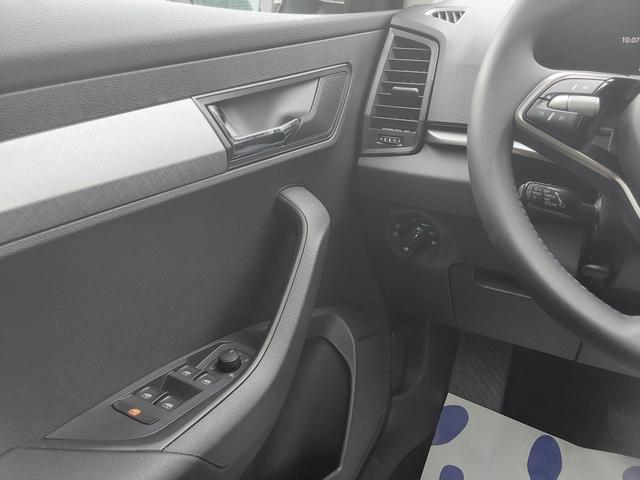 Skoda Karoq 1.5 TSI DSG Selection AHK/ACC/SHZ/LED/PDC/KAM 
