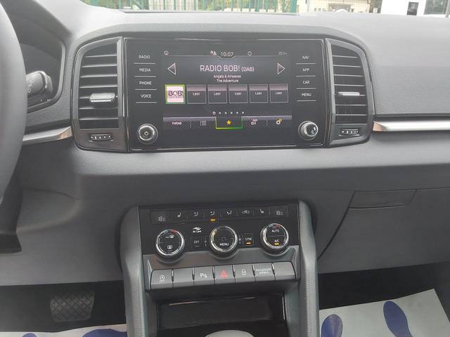 Skoda Karoq 1.5 TSI DSG Selection AHK/ACC/SHZ/LED/PDC/KAM 