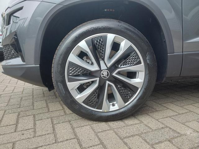 Skoda Karoq 1.5 TSI DSG Selection AHK/ACC/SHZ/LED/PDC/KAM 