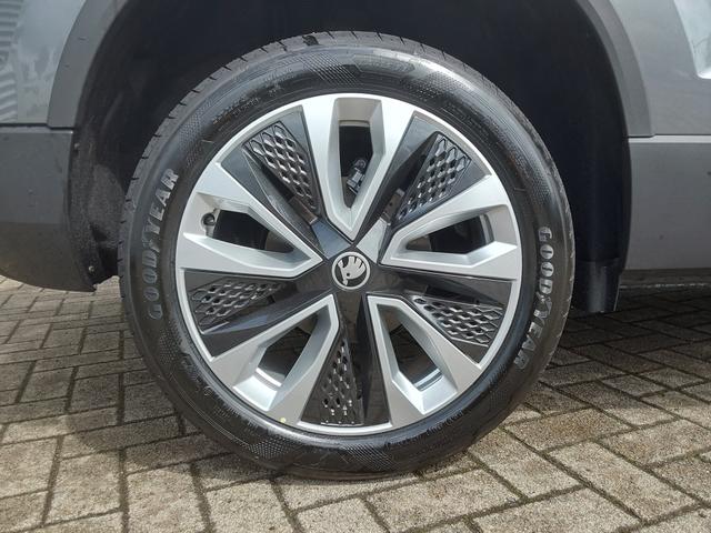 Skoda Karoq 2.0 TDI DSG Selection AHK/ACC/SHZ/LED/PDC/KAM 