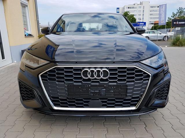 Audi / A3 Sportback / Schwarz / S-Line /  / DSG