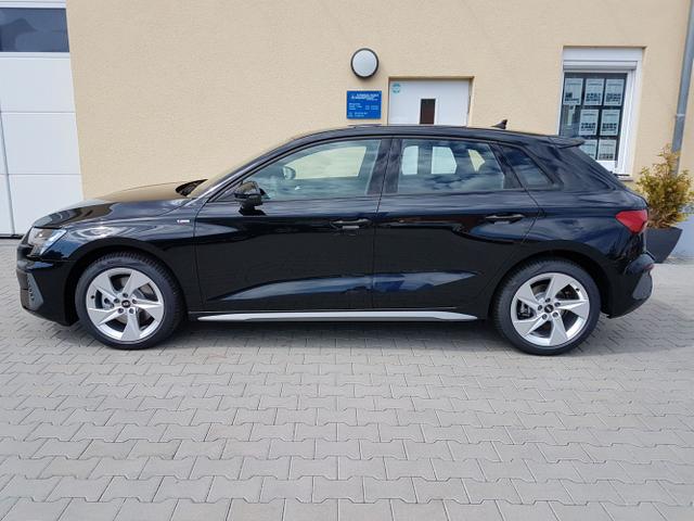 Audi / A3 Sportback / Schwarz / S-Line /  / DSG