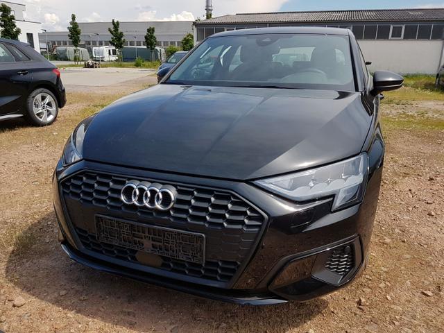Audi / A3 Sportback / Schwarz / Basis /  / 