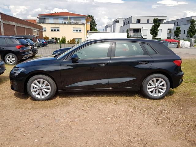Audi / A3 Sportback / Schwarz / Basis /  / 