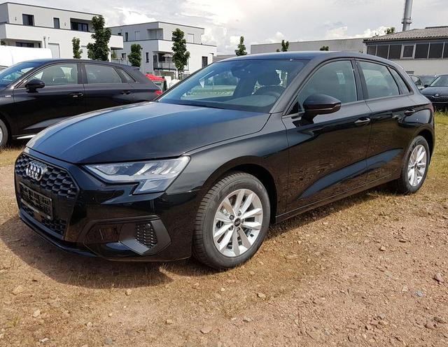 Audi / A3 Sportback / Schwarz / Basis /  / 