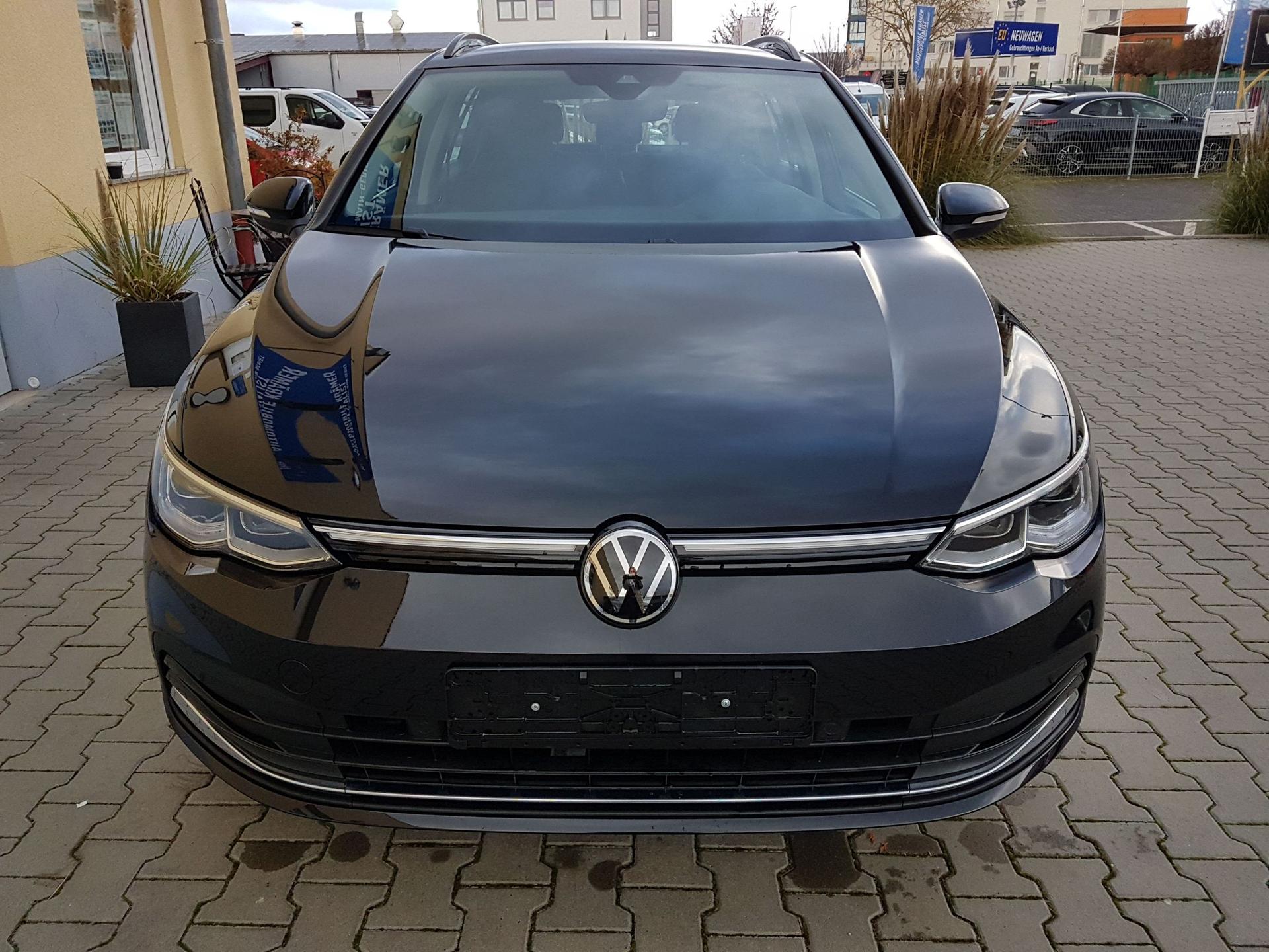 Volkswagen / Golf Variant / Schwarz / Style /  / DSG