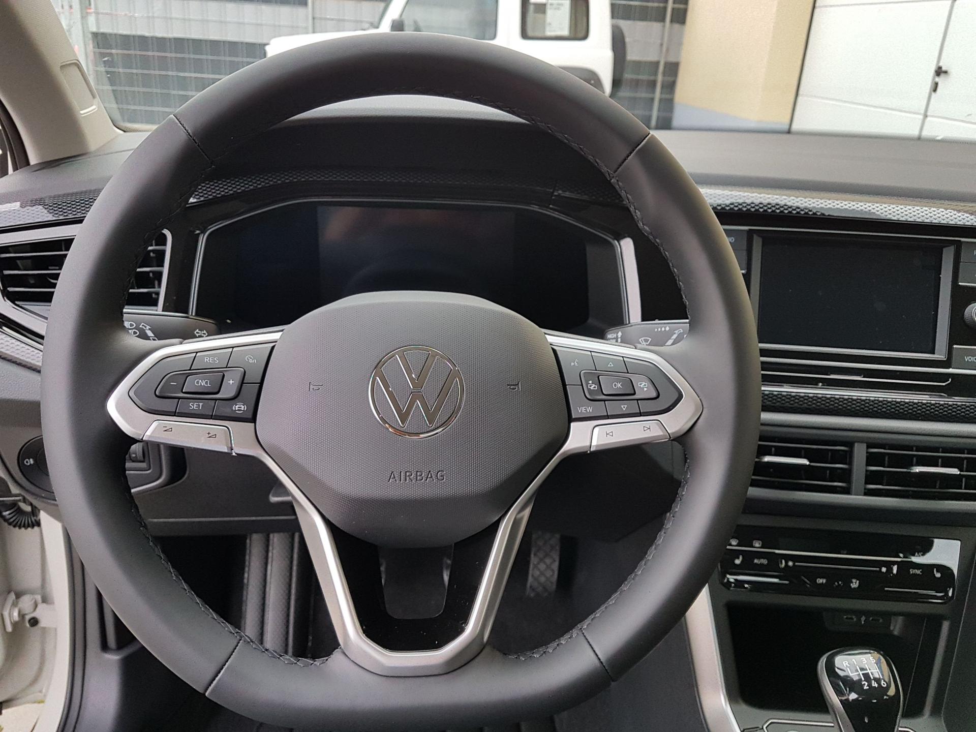 Volkswagen Taigo R-Line Klimaauto LED PDC Ambientelicht 17 Zoll LM